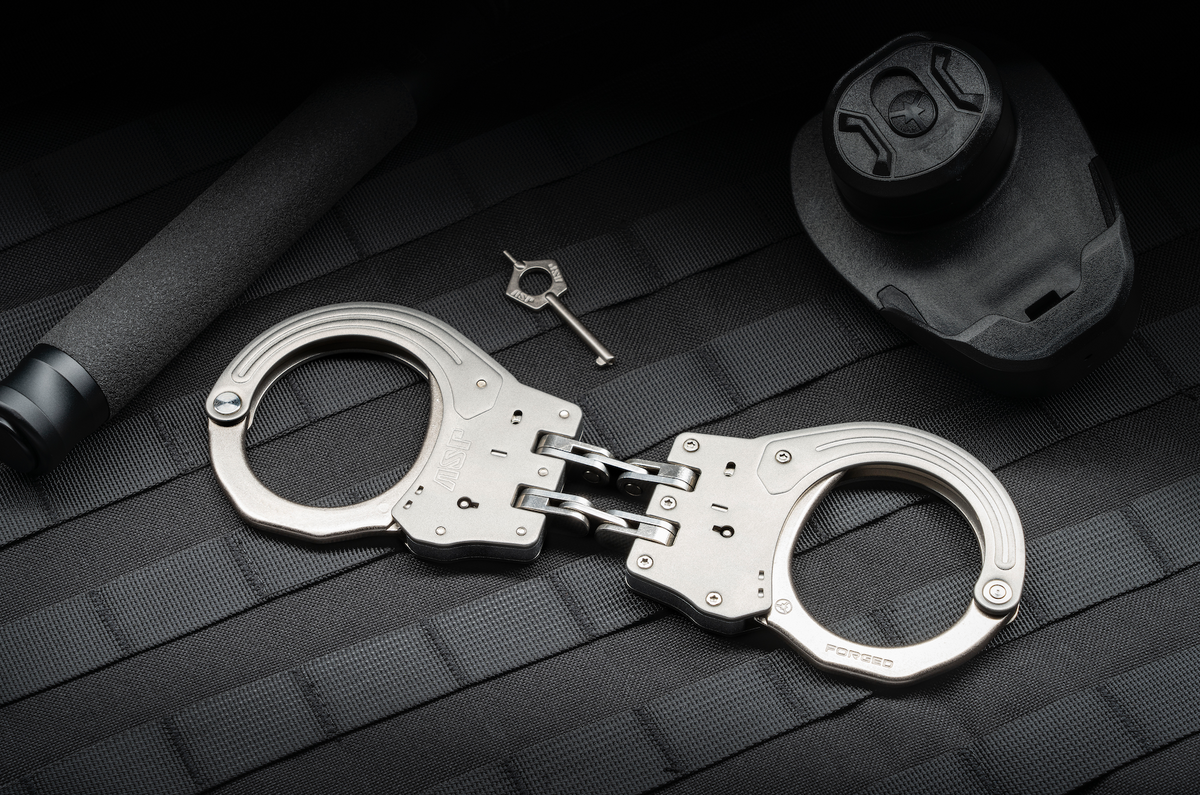 ASP Handschelle Sentry mit Gelenk aus Stahl