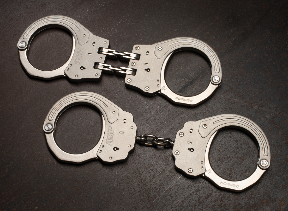 ASP Handschelle Sentry mit Gelenk aus Stahl