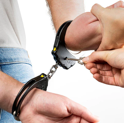 ASP Handschelle Ultra Plus Cuff mit Kette aus Stahl, schwarz